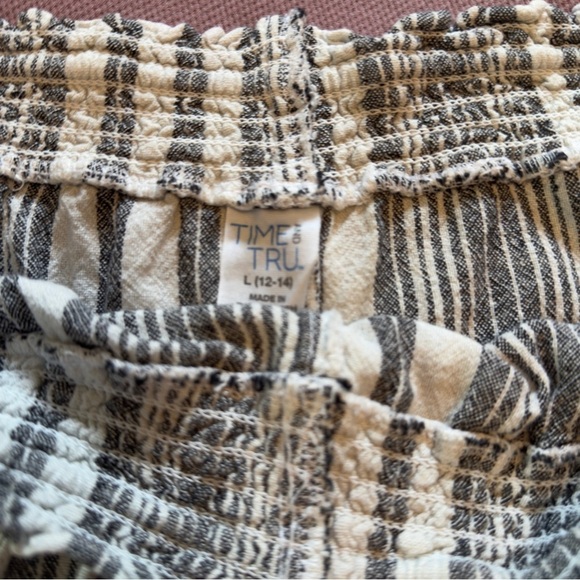 Lot of 4 Stylish Women's Shorts- Pink, Brown, Striped Linen Blend Sizes M and L - Picture 11 of 16